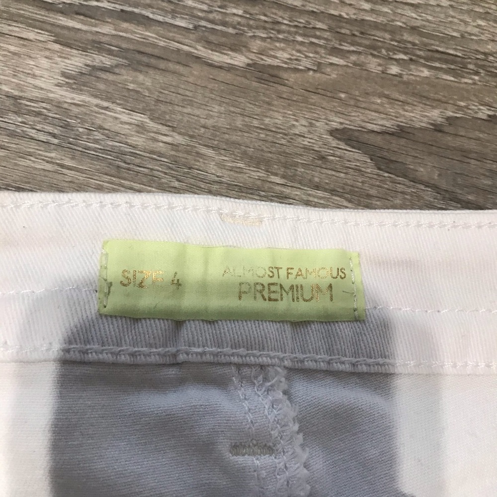 Shorts - Picture 3 of 3